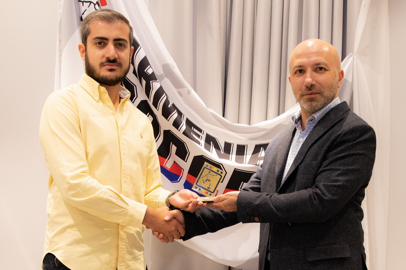 Aleksand Prudnikov's trophy is handed over to FC Alashkert